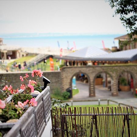 Vila Warwick House - Stunning House With Terrace And Sea Views, Sleeps 11 Worthing Exteriér fotografie
