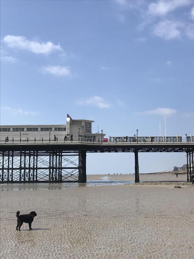 Vila Warwick House - Stunning House With Terrace And Sea Views, Sleeps 11 Worthing Exteriér fotografie