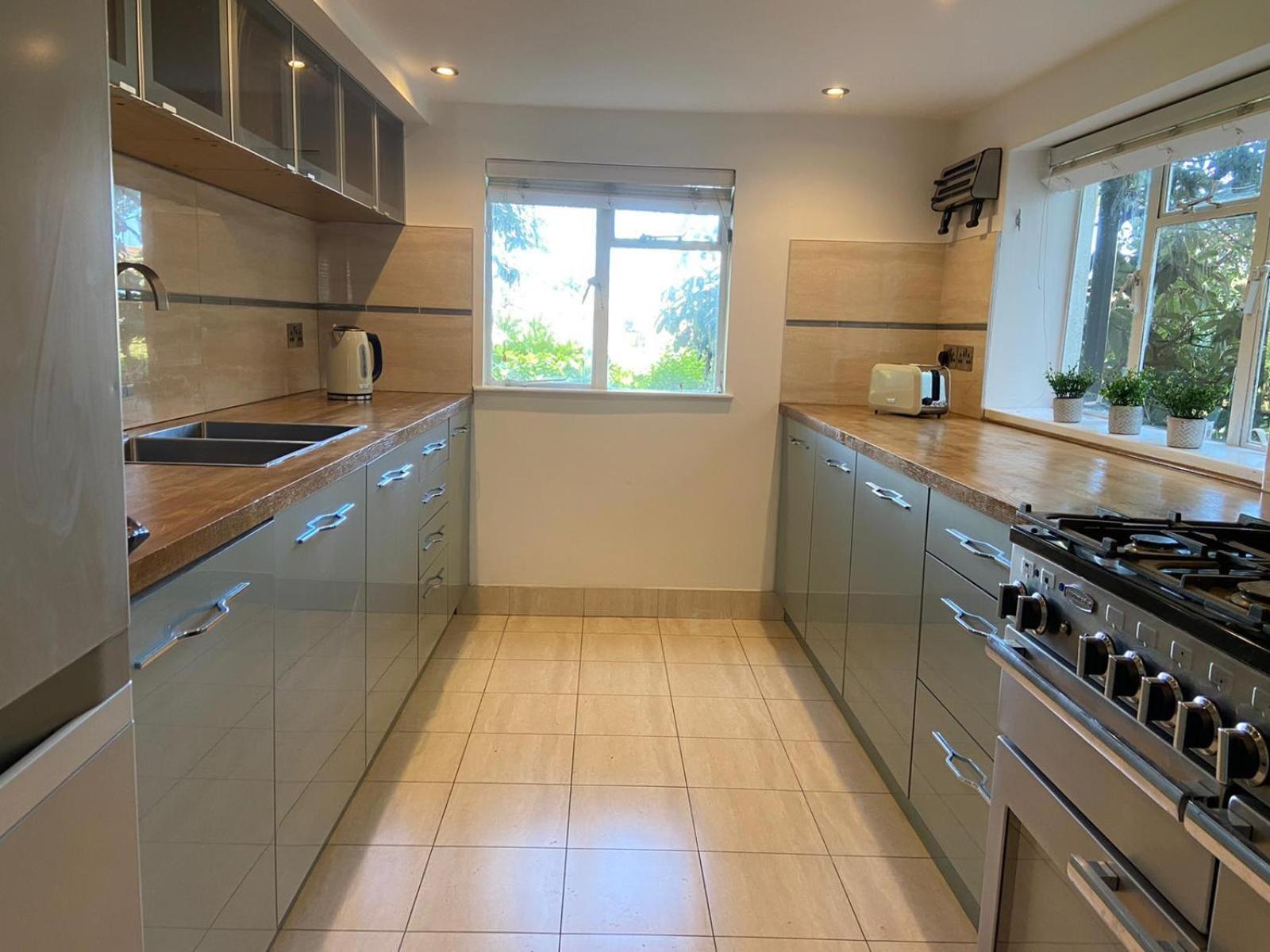Vila Warwick House - Stunning House With Terrace And Sea Views, Sleeps 11 Worthing Pokoj fotografie