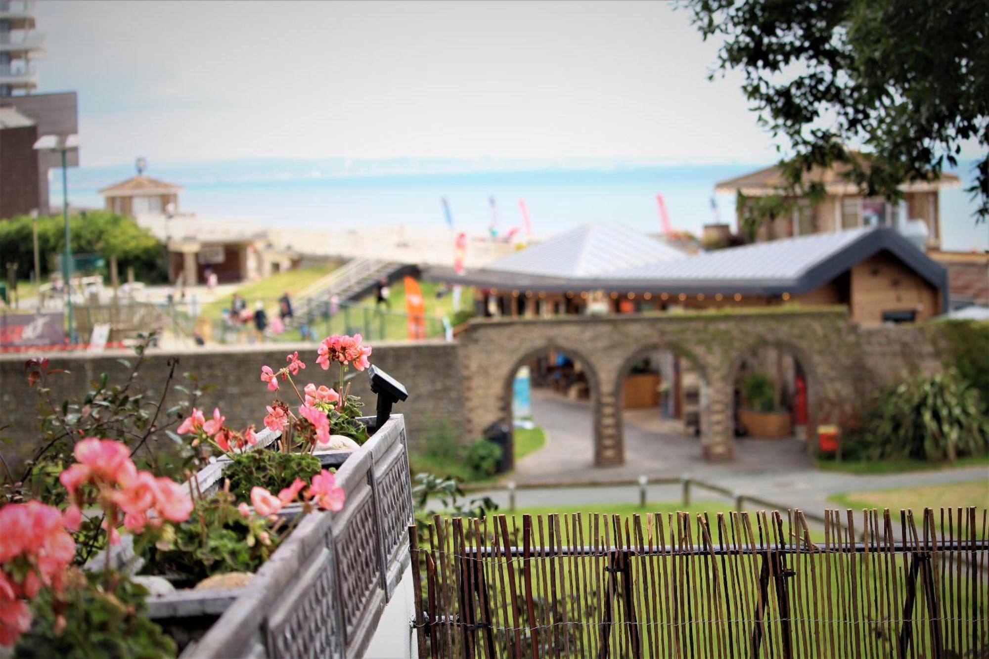 Vila Warwick House - Stunning House With Terrace And Sea Views, Sleeps 11 Worthing Exteriér fotografie
